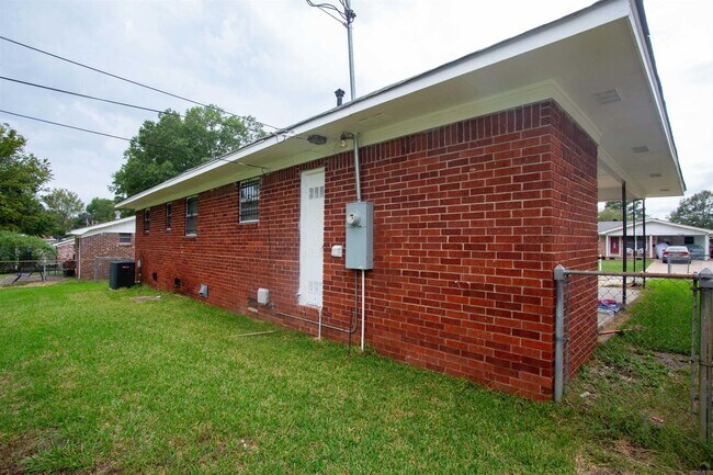 Building Photo - 5805 Hopson Dr
