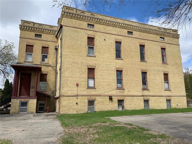 Building Photo - 57 11th Ave N