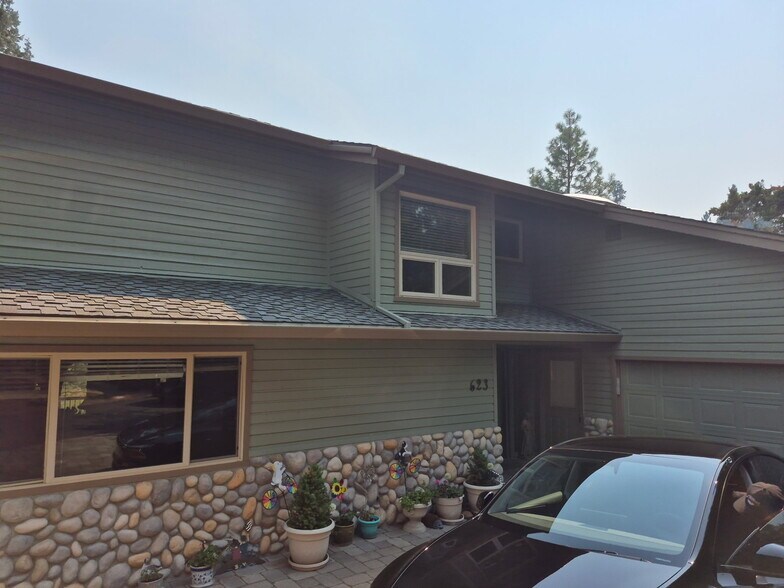Building Photo - 623 NW Silver Buckle