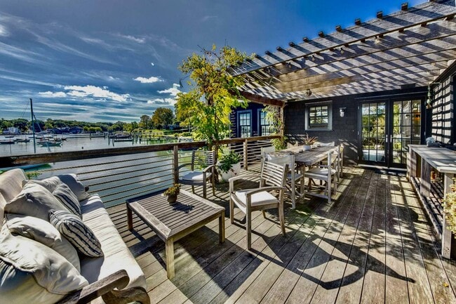 Building Photo - 8 Chequit Ave