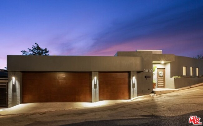 Building Photo - 3865 Buena Park Dr