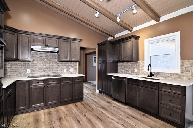 Building Photo - 381 Hickory Hill Rd
