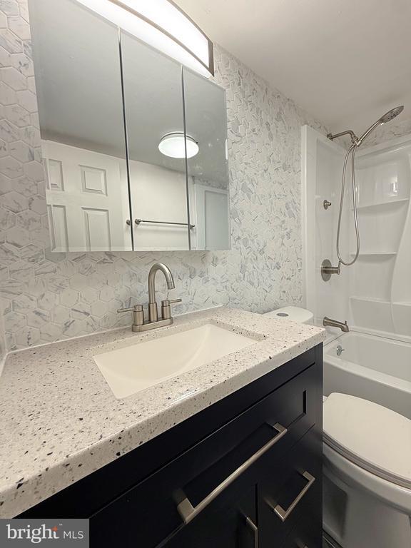 Building Photo - 150 Berwick Pl