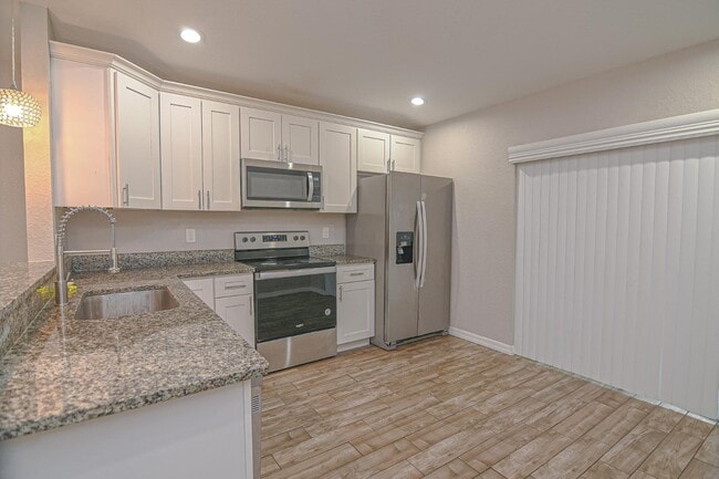 Building Photo - 540 Calla Pl