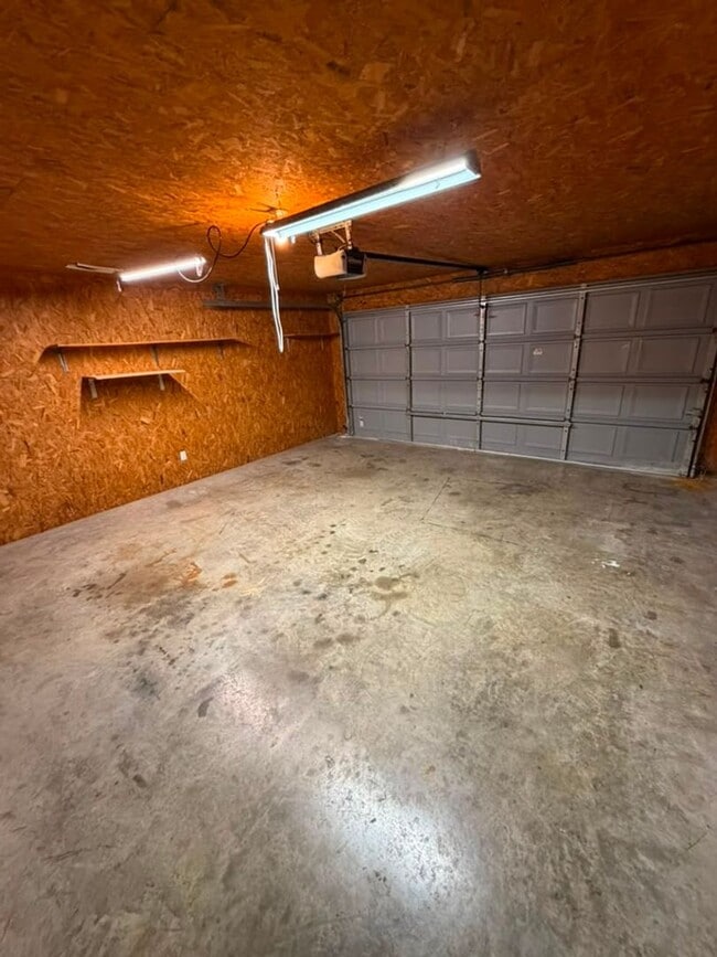 Building Photo - 1001 Brookhaven Dr