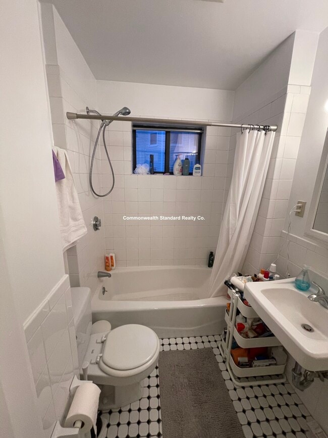 Building Photo - 76 Quint Ave