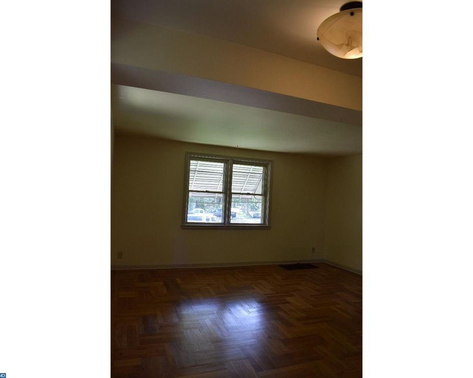 First floor bedroom - 11 Corbin Ct