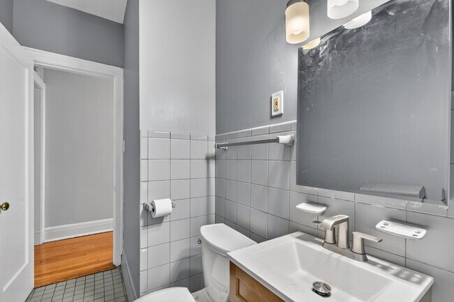 Building Photo - 6815 S Crandon Ave