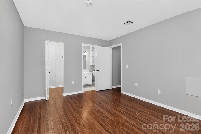 Building Photo - 4804 Spring Lake Dr