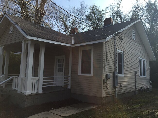 Building Photo - 27 Hemlock Dr