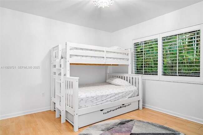 Building Photo - 2085 Ixora Rd