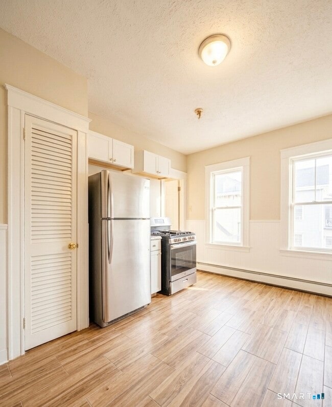 Building Photo - 341 Stanley St