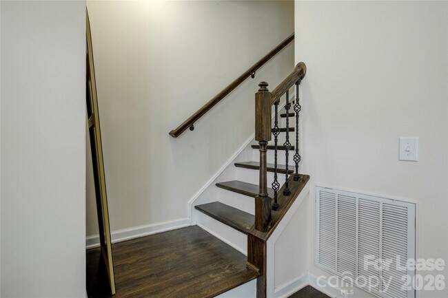 Building Photo - 1731 Evergreen Dr