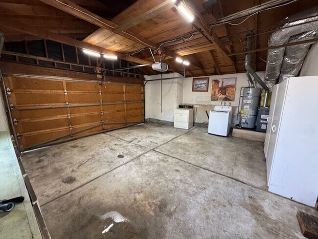 Building Photo - 3 Bedroom, 2 Bath Home with large yard and courtyard near Lake Cunningham Park...available now!