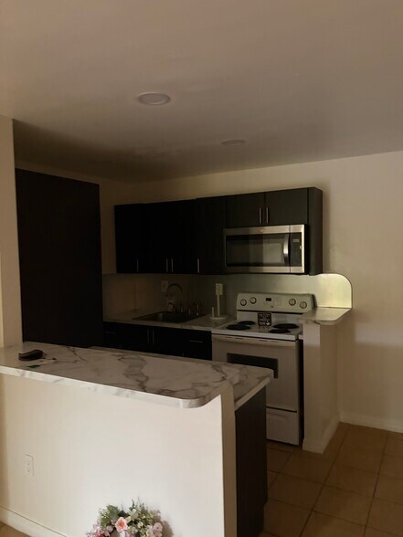 Building Photo - 7101 Miami Lakes Dr