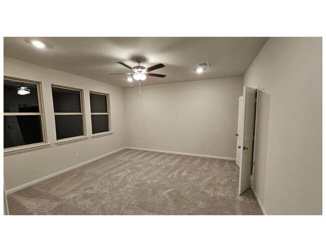 Building Photo - 212 Comet Pointe Dr