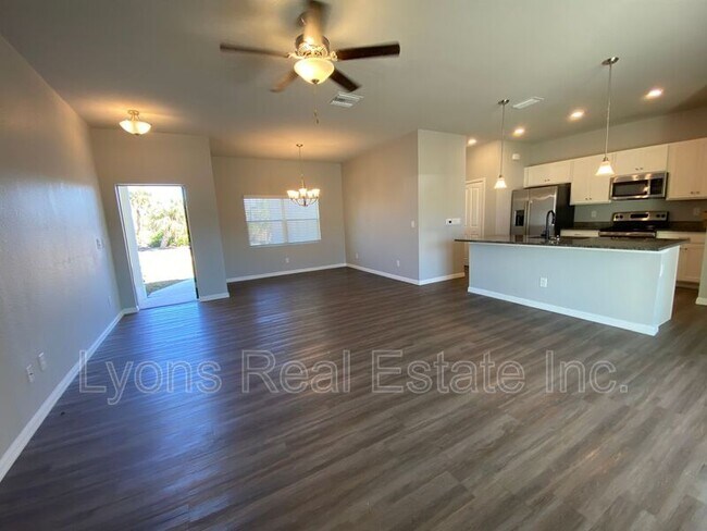 Building Photo - 2497 Cortland Ave