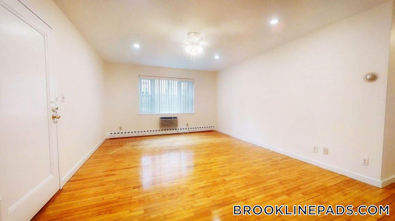 Building Photo - 110 Babcock St