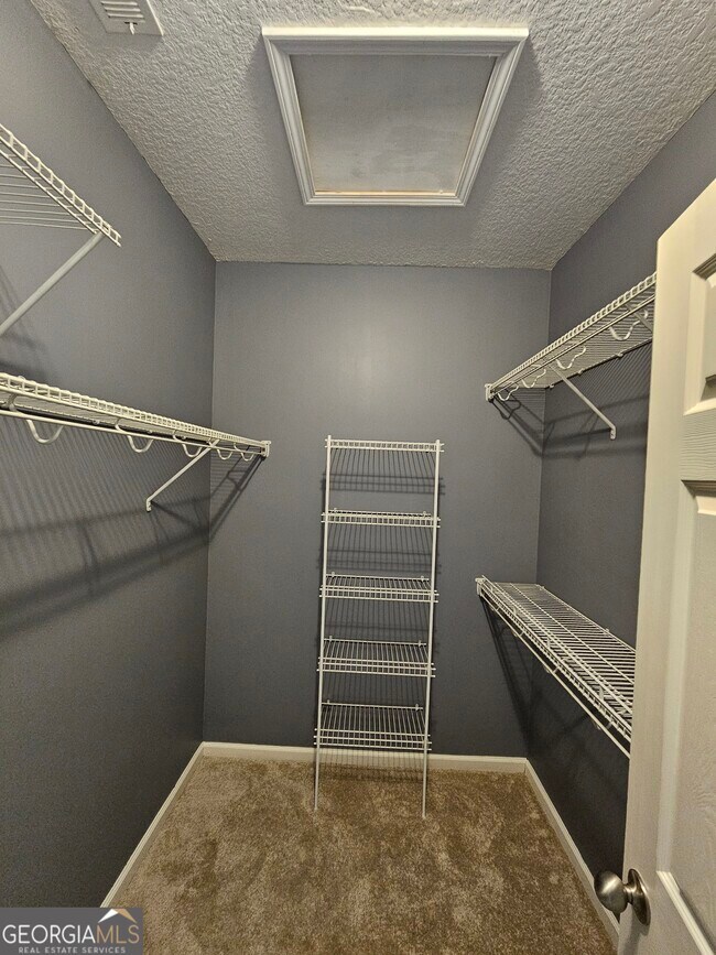 Building Photo - 31 Ridgeview Dr