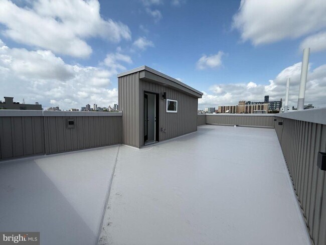 Building Photo - 941 N 6th St