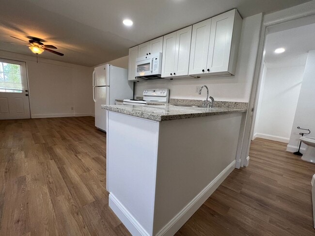 Building Photo - 2120 10th St