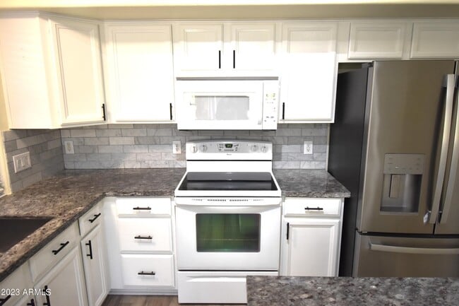 Building Photo - 10230 W Country Club Trail