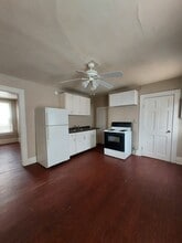 Building Photo - 398 1/2 Andover St.-