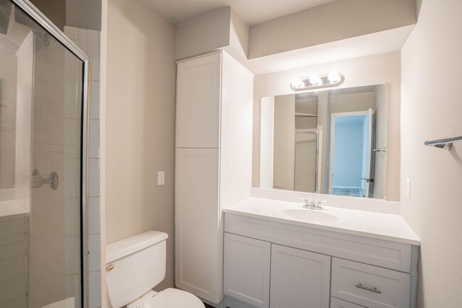 Building Photo - 2 Bed / 2 Bath Condo in Central Tulsa!