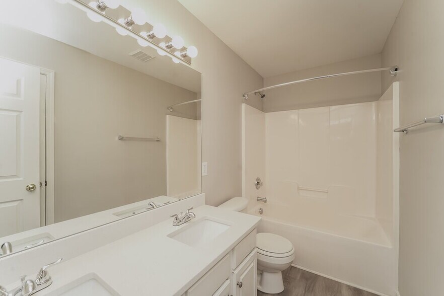 Building Photo - 10528 Adlin Ave