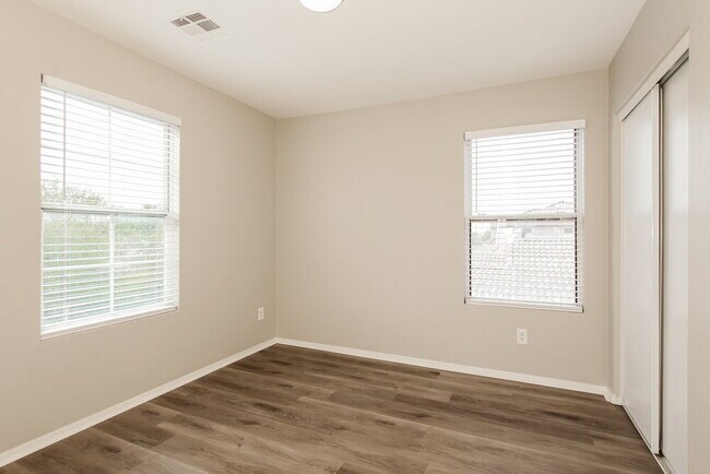 Building Photo - 1626 E Aspen Ave