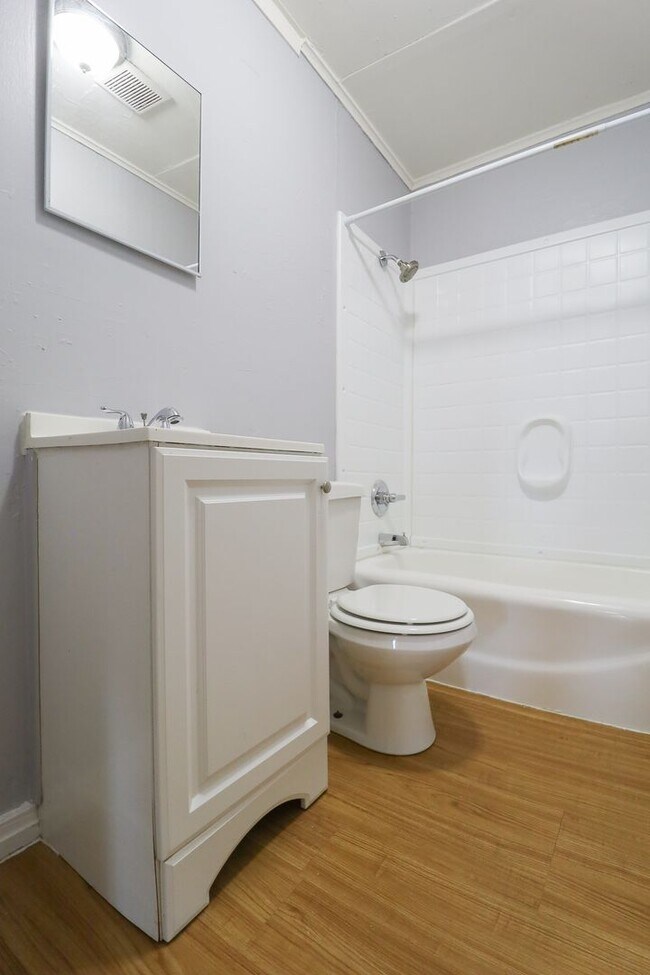 Building Photo - 1625 E 4th St