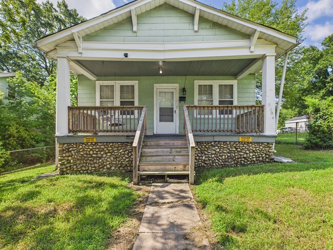 Building Photo - 2404 Yorktown Ave
