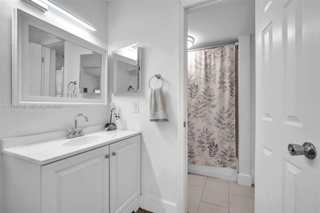 Building Photo - 9431 Live Oak Pl