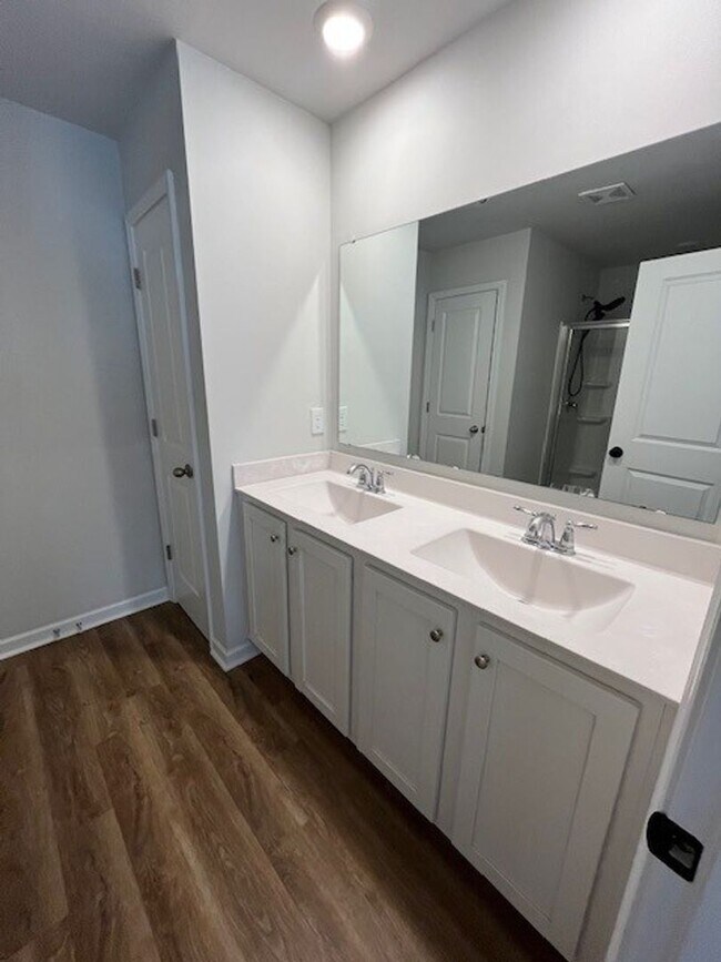 Building Photo - B6760 ( tenant break lease 5/12/26)