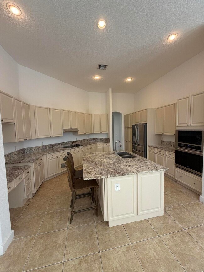 Building Photo - 10440 Cypress Lakes Preserve Dr