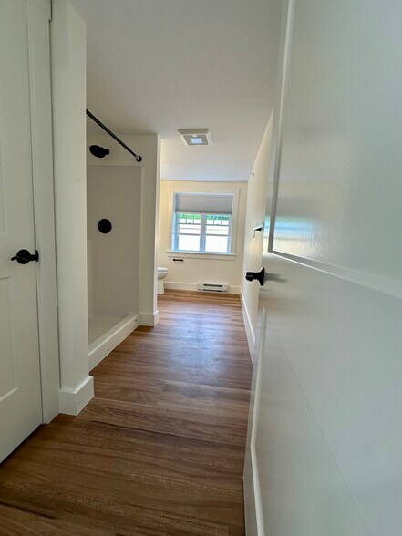 Building Photo - 122 S Silver Ln