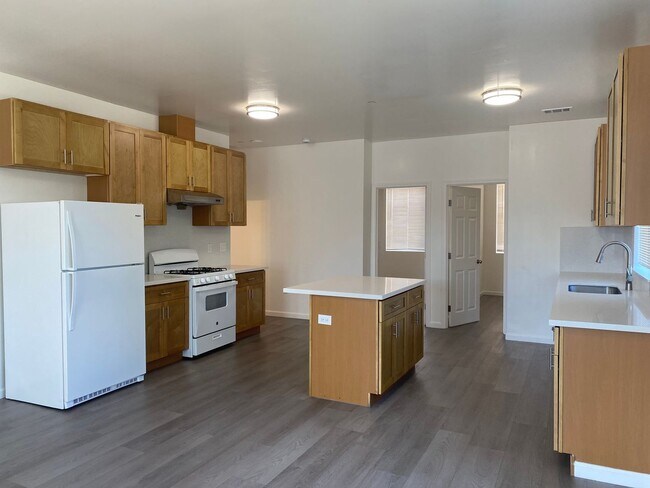 Building Photo - 2406-2408 W Avenue 134th (LO)