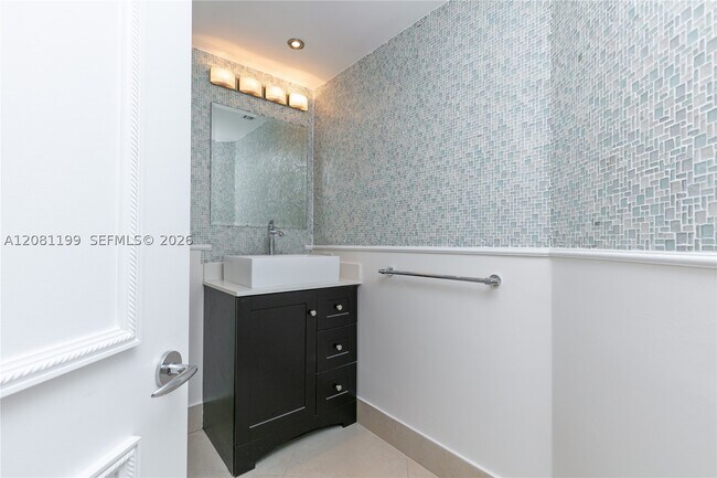 Building Photo - 21150 Point LPH 2902