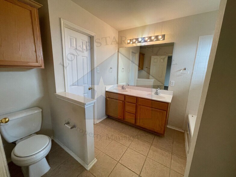 Building Photo - 5400 Jitterbug Ct