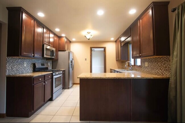 Building Photo - 1115 Sioux Dr