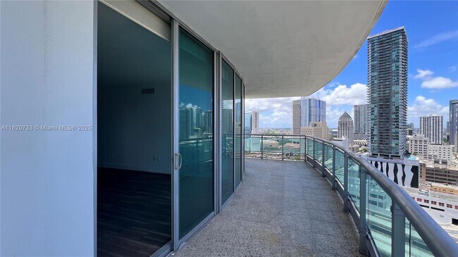 Building Photo - 350 S Miami Ave
