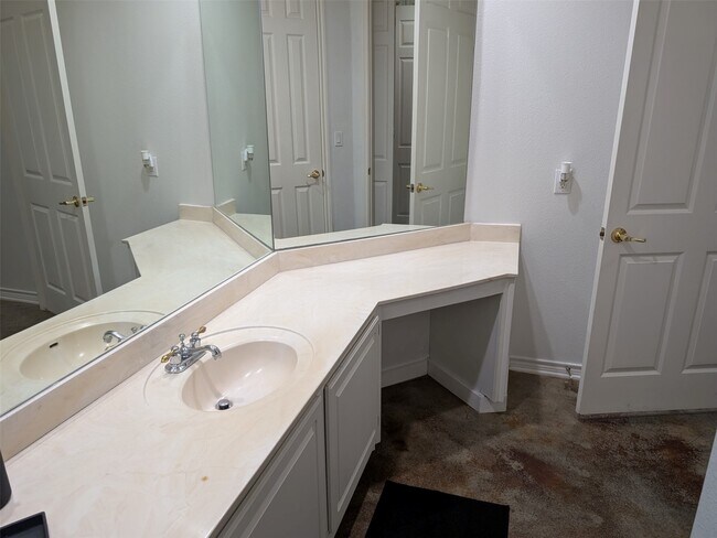 Building Photo - 2400 McCue Rd