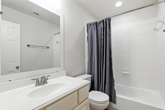 Building Photo - 7019 Dewberry Shores Ln