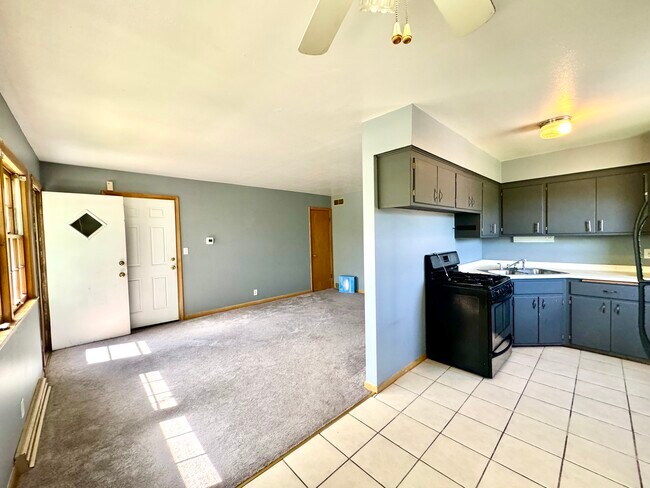 Kitchen/Living - 3339 S 60th St
