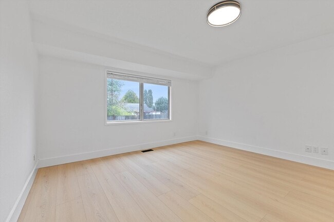 Building Photo - Charming 3-Bedroom Home on Quiet Cul-de-Sac