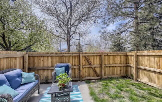 Building Photo - 1263 S Flower Cir