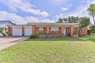 Building Photo - 2920 Heron Dr
