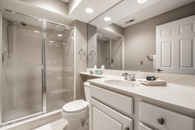 Building Photo - 8651 Jaffa Ct Dr E