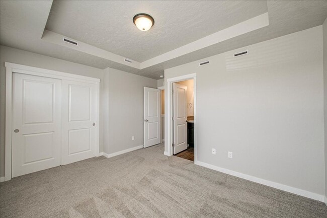 Building Photo - Cute Townhome in SW Boise