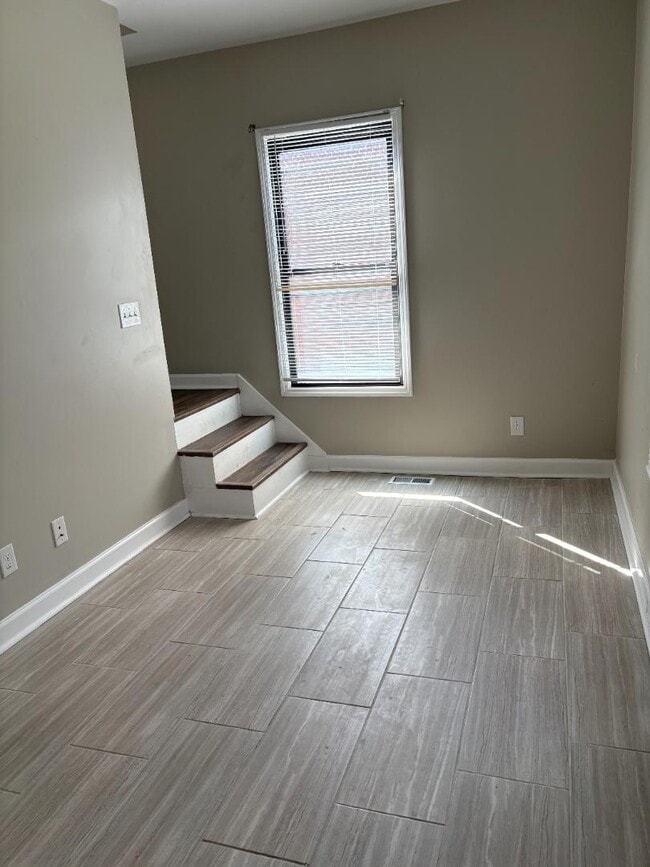 Building Photo - 5615 Lansdowne Ave